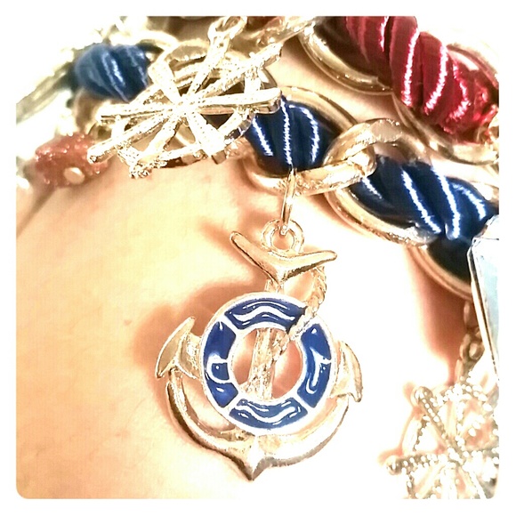 Anchor bracelet