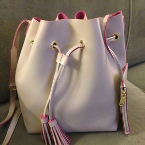 Steve Madden Bags - Steve Madden drawstring Bucket Bag Steve Madden Bags - Steve Madden drawstring Bucket Bag