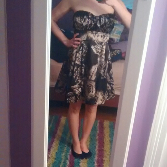 Gorgeous guess dress! - Picture 1 of 3