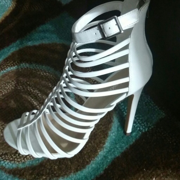 ✋Sold /Price⬇😍Pretty White heels😍 - Picture 3 of 3