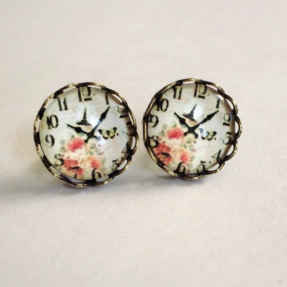 3 for 15🎀clock crowned bronze tone earrings - Picture 2 of 5