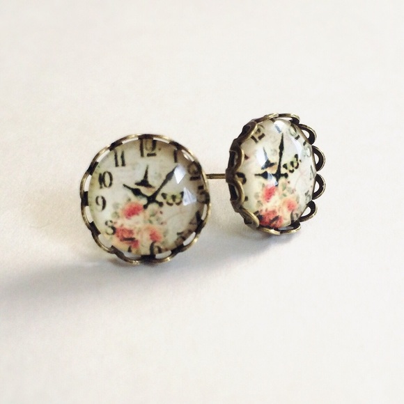 3 for 15🎀clock crowned bronze tone earrings - Picture 3 of 5