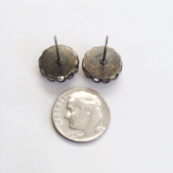 3 for 15🎀clock crowned bronze tone earrings - Picture 4 of 5