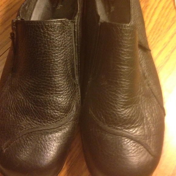 Black casual shoes