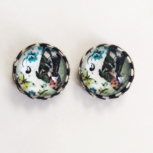 3 for 15🎀crown bronze tone butterfly earrings - Picture 2 of 5