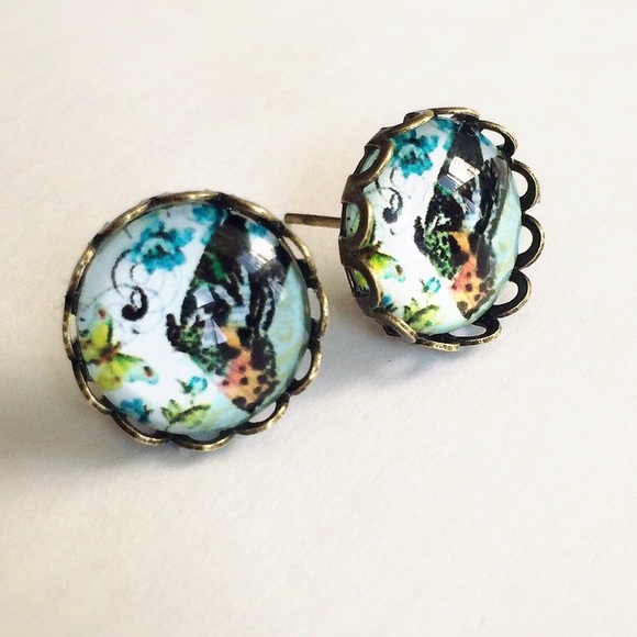 3 for 15🎀crown bronze tone butterfly earrings - Picture 3 of 5