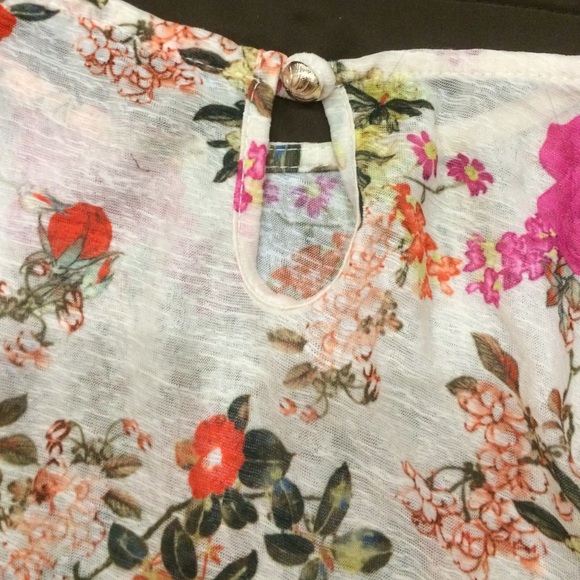 ❤️ Adorable Floral Print Top ❤️ - Picture 3 of 4