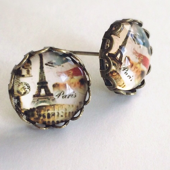 3 for 15🎀 Eiffel Tower crown bronze tone studs - Picture 3 of 5