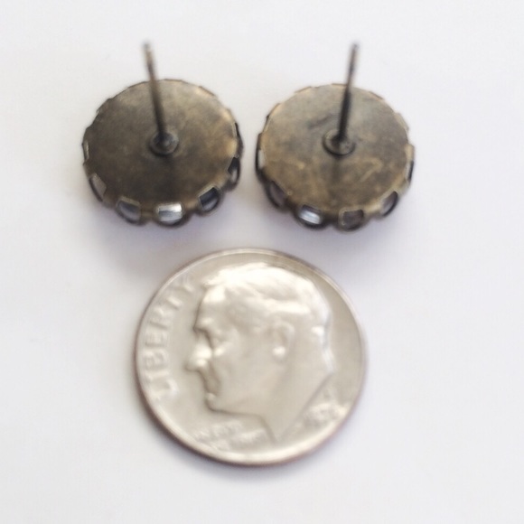 3 for 15🎀 Eiffel Tower crown bronze tone studs - Picture 4 of 5