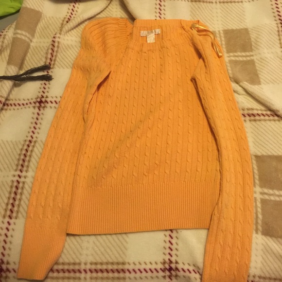 Small sweater. - Picture 1 of 1
