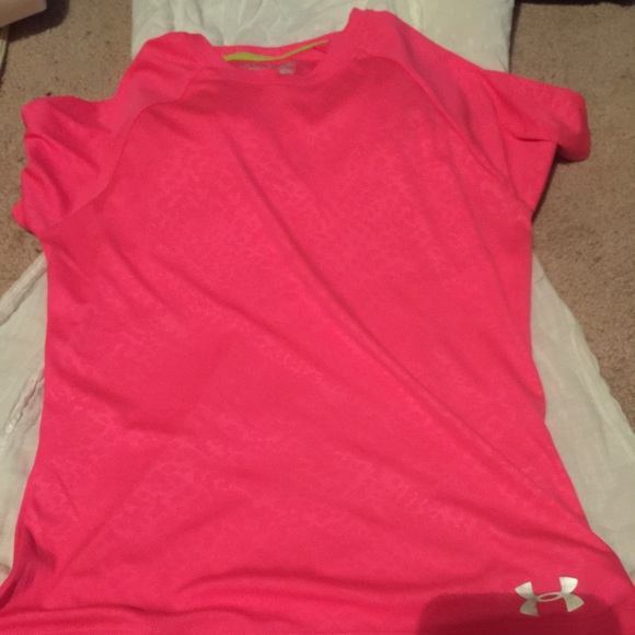 Pink under armor shirt youth medium.