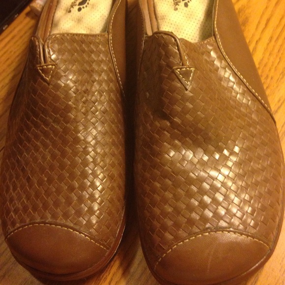 Clogs brown