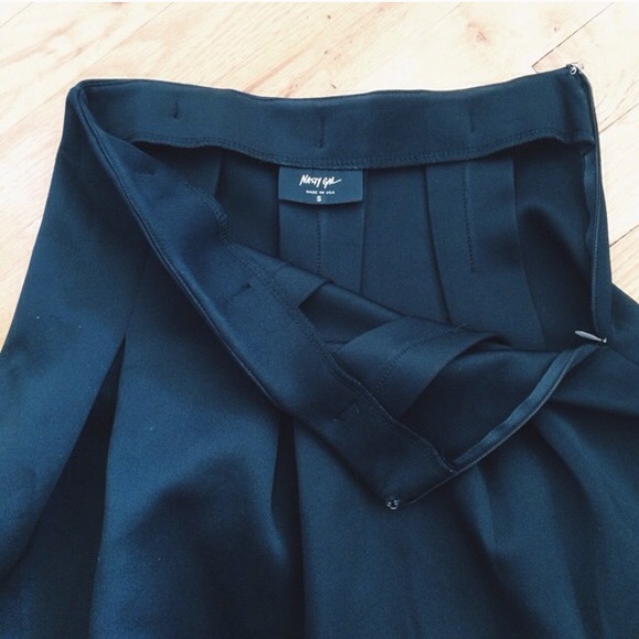 Black Nasty Gal Skater skirt - Picture 3 of 3