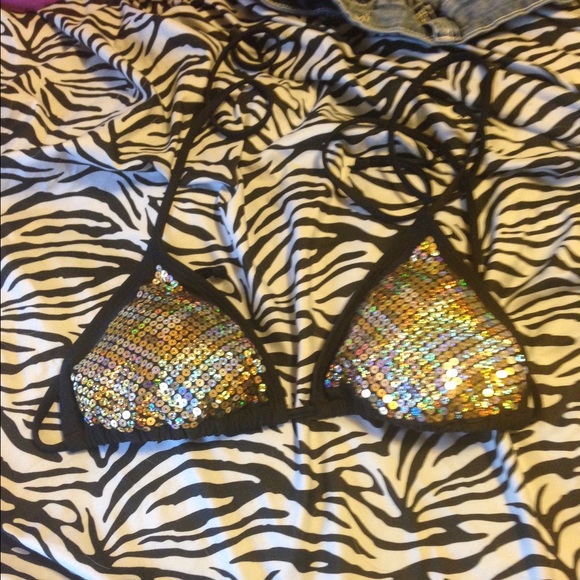 Bathing suit tops - Picture 2 of 2