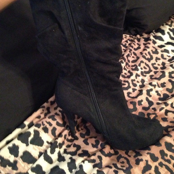 Black calf length boots - Picture 3 of 4