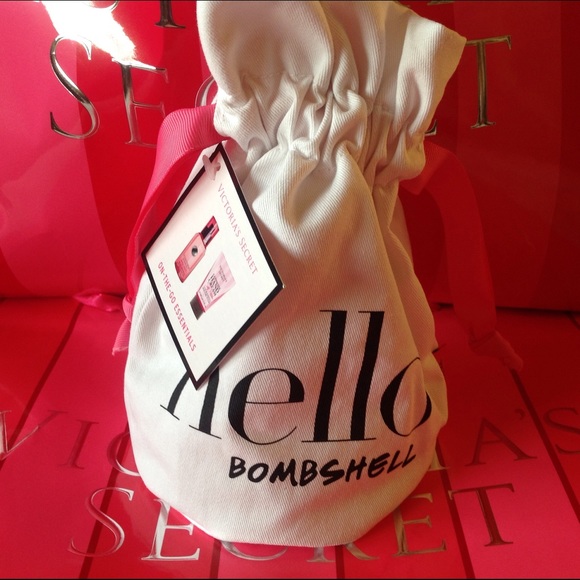 Victoria's Secret Accessories - 💕Victoria Secrets Hello Bombshell fragrance set💕