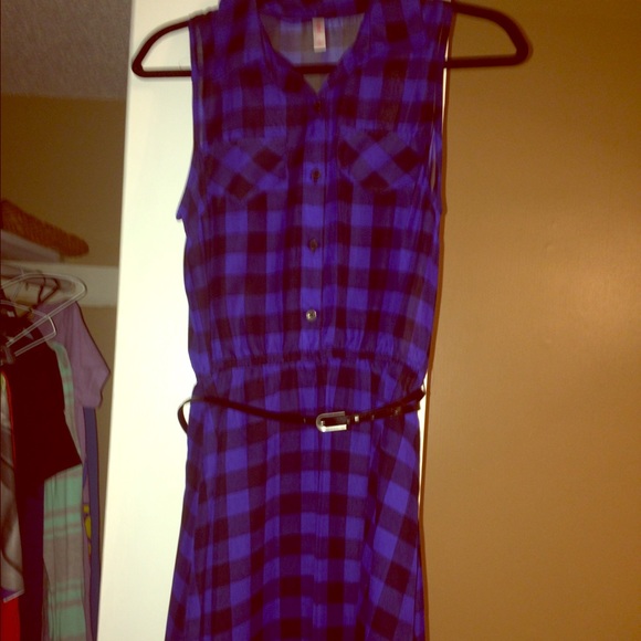 Blue and black checked dress with black belt med