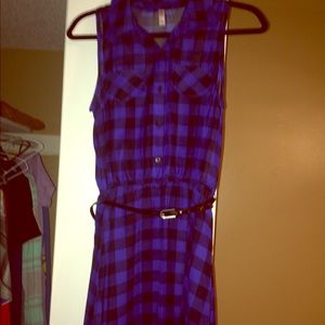 Blue and black checked dress with black belt med