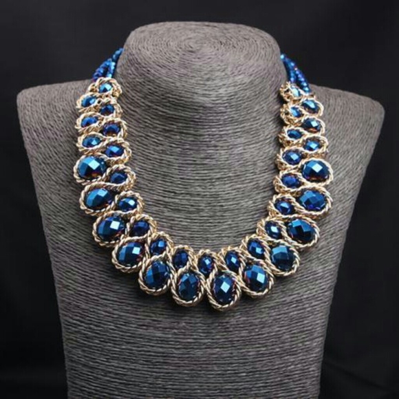 Jewelry - Sale !HP Stunning necklace piece