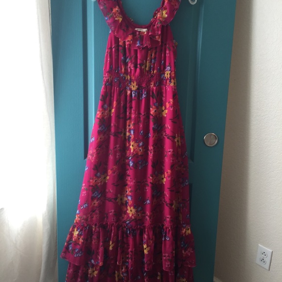 Floral Maxi Dress 🌺🌺 So gorgeous! So Summer!