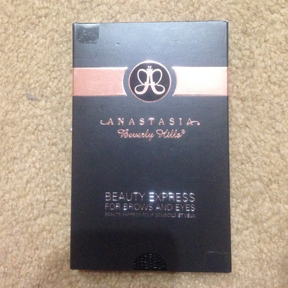 Eyebrows and eye makeup kit