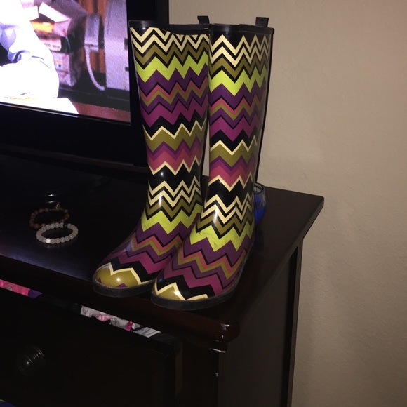 chevron rain boots