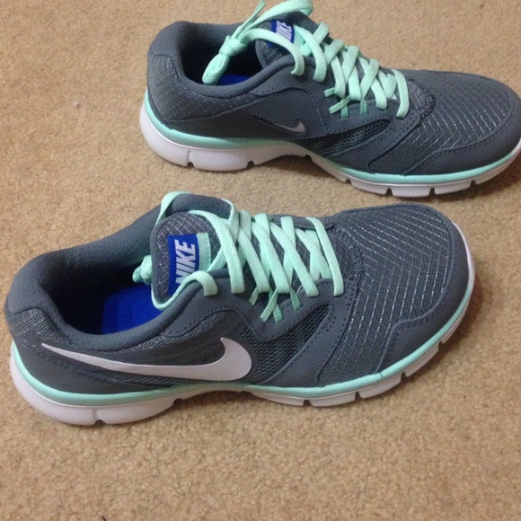 Never worn Nike Sneakers. Perfect condition.