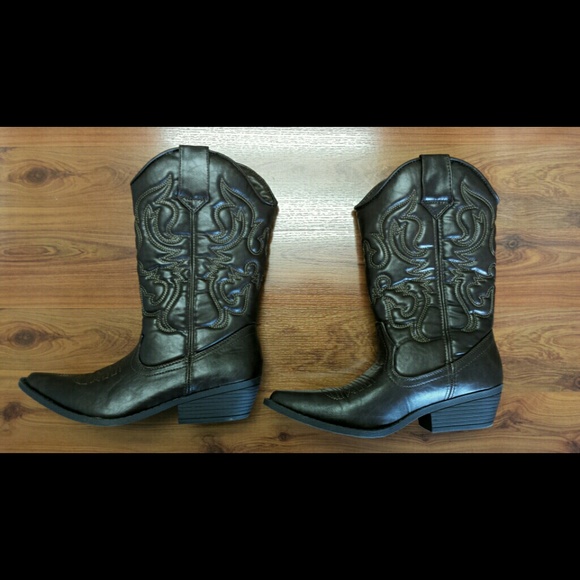 Mossimo Supply cowgirl boots