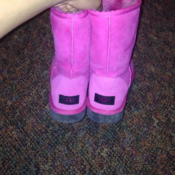 Pink uggs.SOLD ON MERC@r1 - Picture 1 of 4