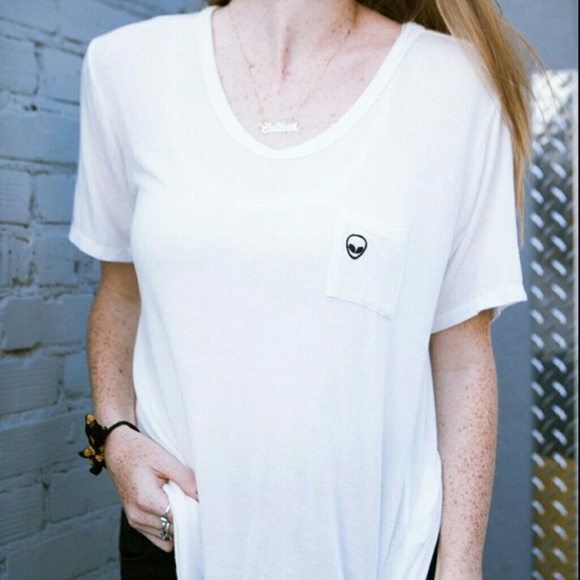Brandy melville alien patch ieva pocket tee