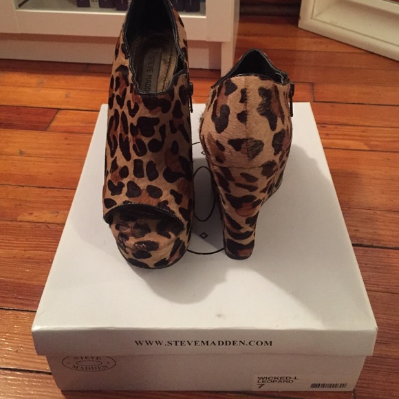 Steve Madden Leopard Wedges