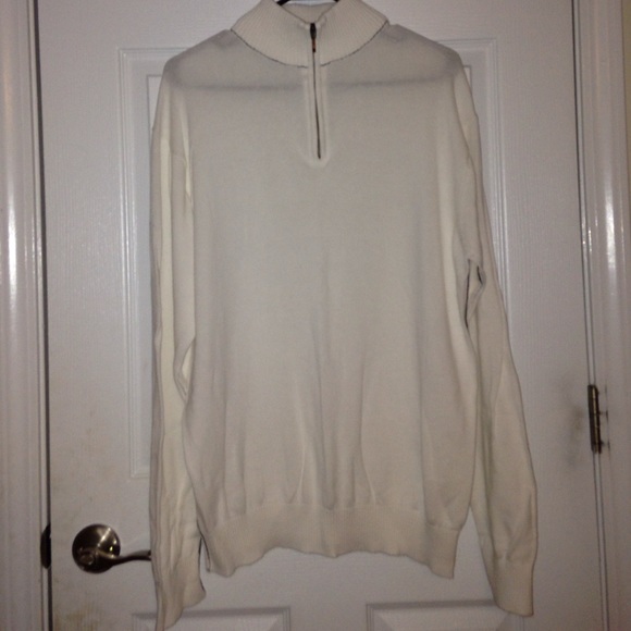 White pullover