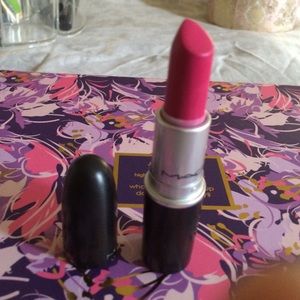 MAC "Girl About town " lipstick