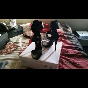 Steve Madden Black Leather Mysterii Heels