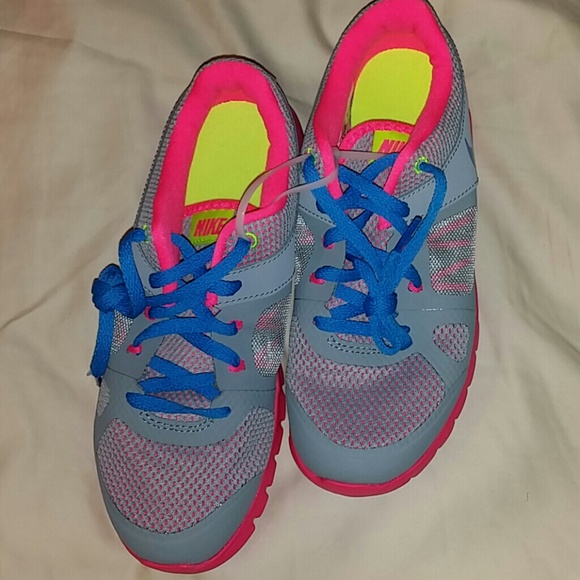 Nike Youth Size 2.5 Sneakers