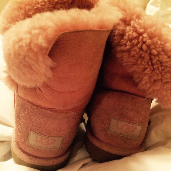Pink Bailey button uggs - Picture 2 of 3