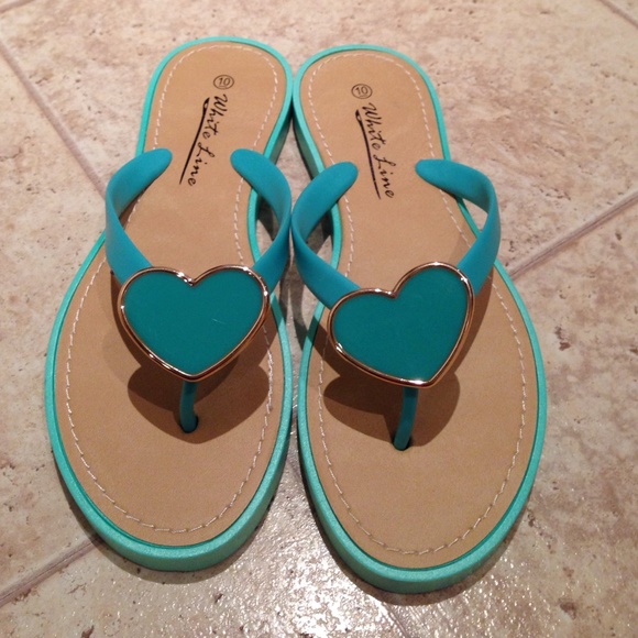 Brand new heart sandals size 10 in teal💚
