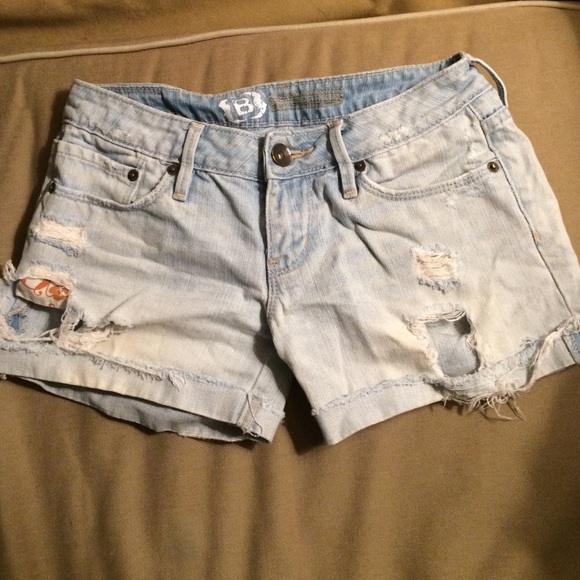 Bullhead destroyed short shorts size 00