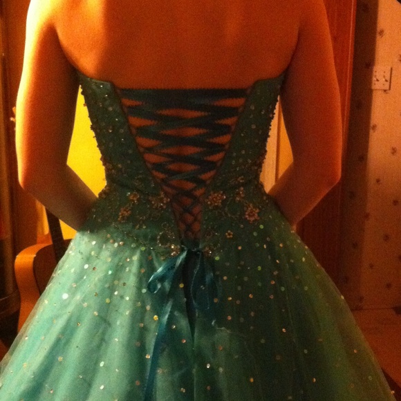 Prom dress- ball gown style - Picture 2 of 2