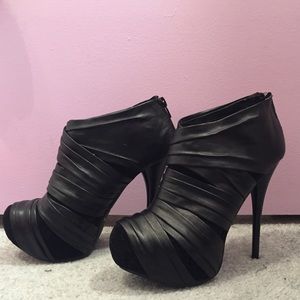 Black heels size 7
