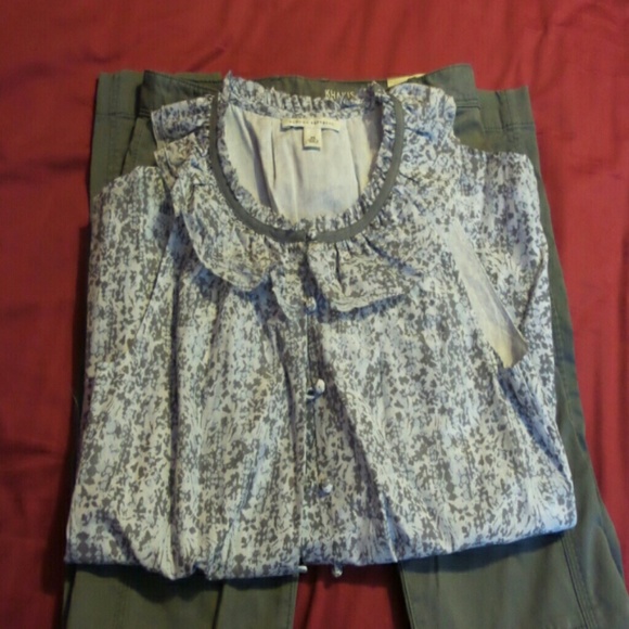 BR sleeveless blouse