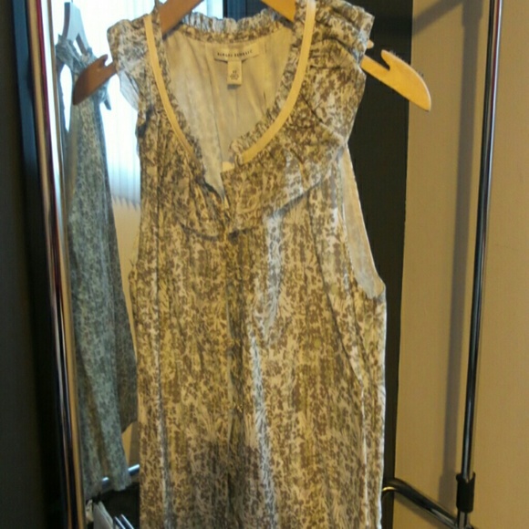 BR sleeveless blouse