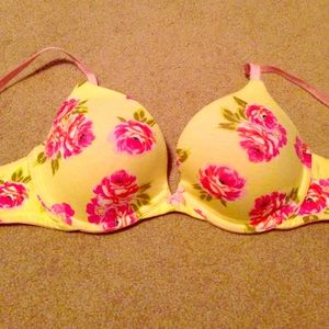 Victoria's Secret 34D bra