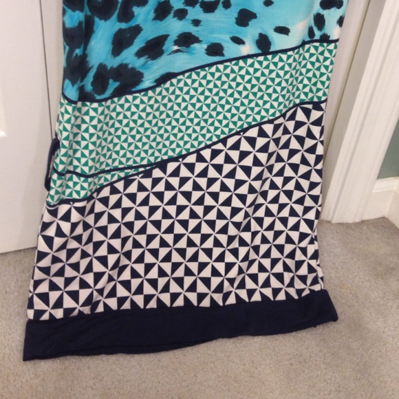 Patterned shirt. - Picture 2 of 4