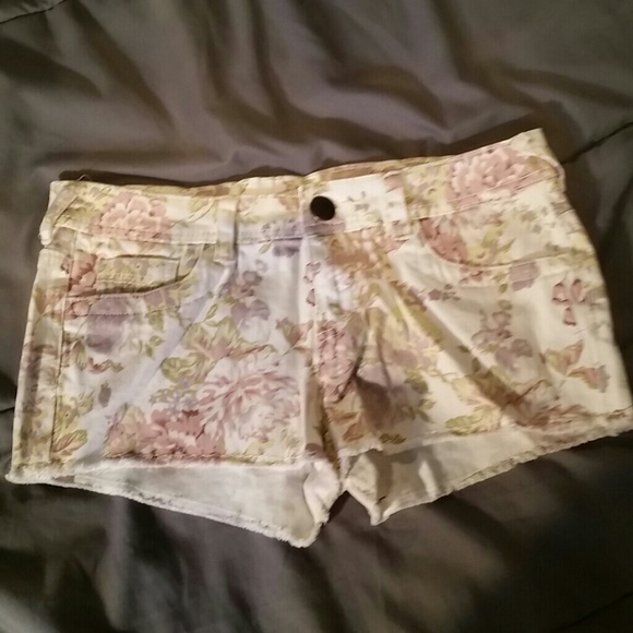 Floral shorts & belts