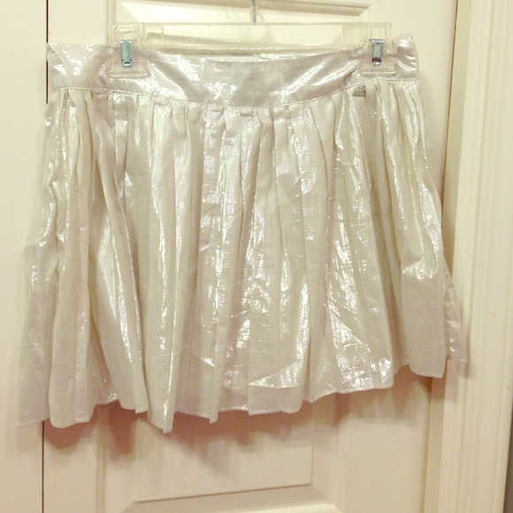 Shiny brand new never worn Aeropostale skirt.