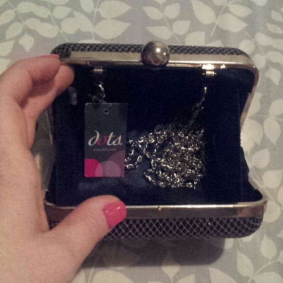 Silver/Black netted evening clutch - Picture 2 of 3