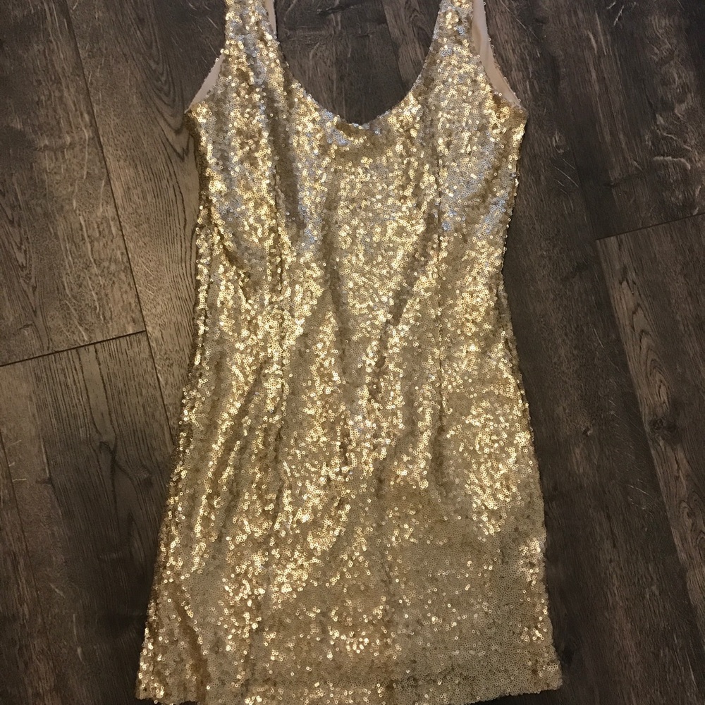 Gold sequins dress!
