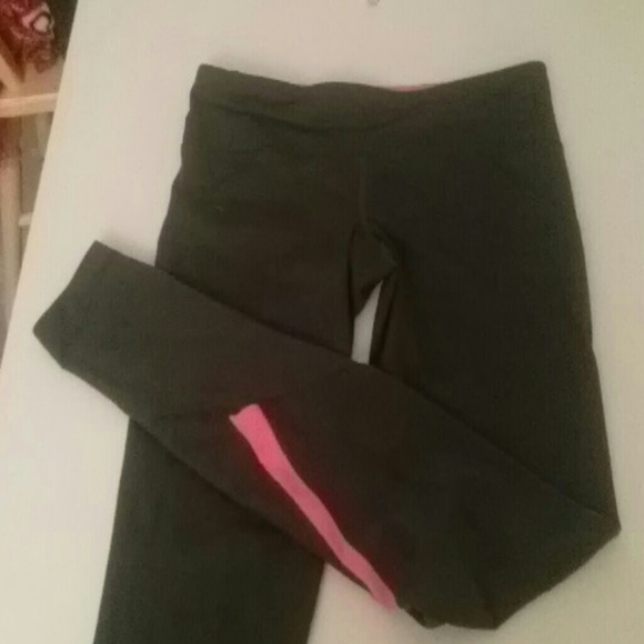 Underarmor leggings! Gray and pink