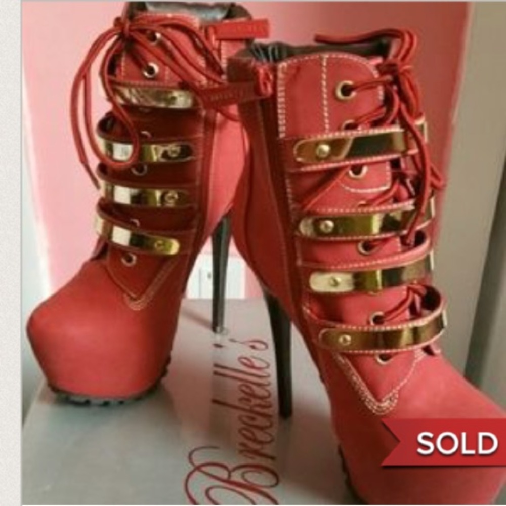 🛑🤑SOLD Breckelle Red Booties